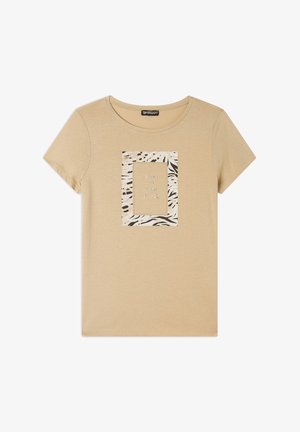 T-shirt in cotone beige con colletto rotondo, maniche corte, dotata di una grafica quadrata in stampa animale e testo metallico al centro.