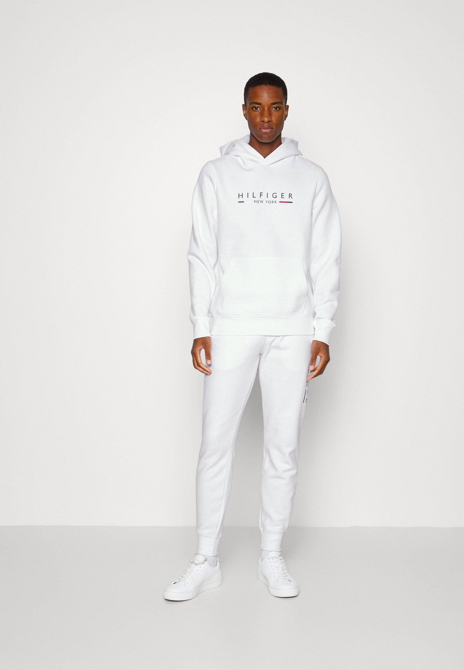 laver mad opdragelse udlejeren Tommy Hilfiger NEW YORK TRACKSUIT - Træningssæt - white/hvid - Zalando.dk