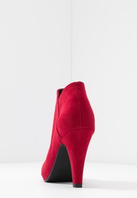 Marco Tozzi Botines de tacón - red