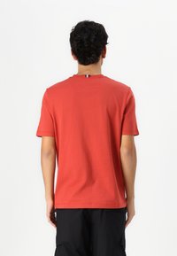 Tommy Hilfiger CHAINSTITCH - T-shirt basic - terra red