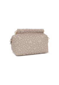 Beżowa pikowana torebka na ramię z kwiatowym wzorem, prostokątna, z górnym zamkiem błyskawicznym i małymi złotymi detalami na białym tle.