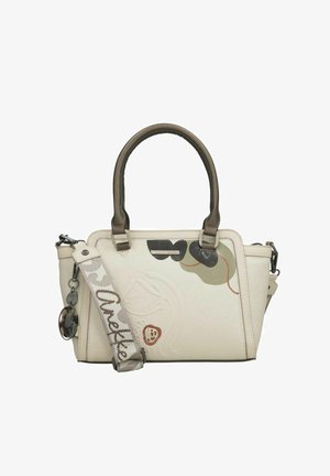 Cremefarbene Lederhandtasche mit geschwungenen dunkelbraunen Griffen, abstrakten Flecken und einem beigen abnehmbaren Riemen mit bedrucktem Text und Metallcharm.