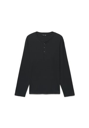 Maglia henley nera a maniche lunghe con tre bottoni sul davanti e scollo rotondo, mostrata su sfondo bianco.