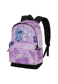 Mochila de tela morada con personajes de dibujos animados en azul y blanco, patrones florales, un bolsillo frontal y fondo negro. Correas de hombro ajustables.