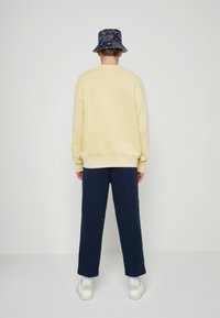 Levi's® GRAPHIC CREW - Camisola - yellows/oranges