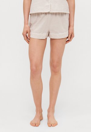 Lichtbeige pyjamashorts met dunne verticale strepen, zachte stof, opgerolde zoom en een elastische tailleband voor comfort. Gecombineerd met een bijpassend topje.