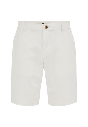 Shorts blancs ajustés longueur genou avec passants pour ceinture, fermeture à boutons sur le devant et poches latérales, présentés sur un fond uni.