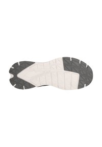 Svart och vit atletisk skosula med geometriska mönster, strukturerat grepp och en uttalad häldesign för bättre traction.