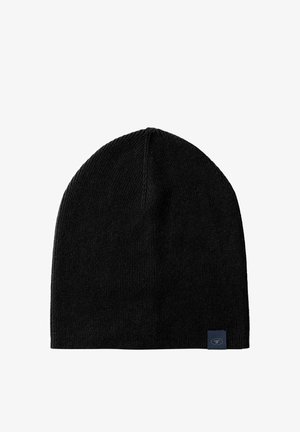 Czarna dzianinowa czapka typu beanie o dopasowanym kroju, z gładką fakturą, prążkowanym wzorem oraz małą naszywką z logo w jednym rogu.