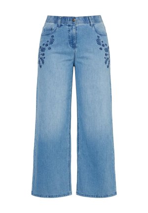Ulla Popken, FLORAL EMBROIDERED STRETCH FIT WIDE LEG JEANS - Flared Jeans - light blue