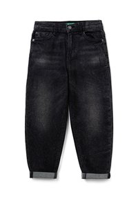 Černé džíny z vybledlého denimu s ohrnutými lemy, předním knoflíkem a zipem a pětipokládkovým provedením, rozložené na bílém pozadí.