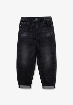 Jeans in denim nero sbiadito con risvolti arrotolati, bottoni frontali e cerniera, con design a cinque tasche, distesi su sfondo bianco.