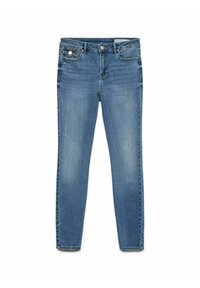 Zili slaidu piegriezumu zili džinsi ar priekšējo pogu, rāvējslēdzēju un piecām kabatām, izlikti uz baltas fona.