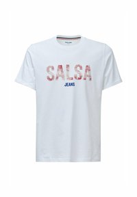 Hvid bomulds t-shirt med korte ærmer, der har "SALSA" i rød og "JEANS" i blå, begge trykt på forsiden i en fed skrifttype.