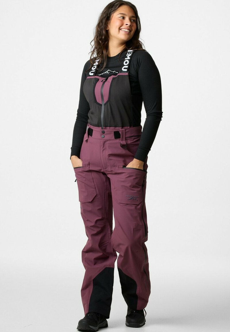 Dunkelviolette Skihose mit schwarzen Akzenten. Verfügt über verstellbare Träger, mehrere Taschen und eine wasserabweisende Textur.