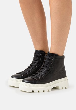 Bogner, Boots à talons - white