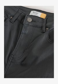 Unausgewählt, black