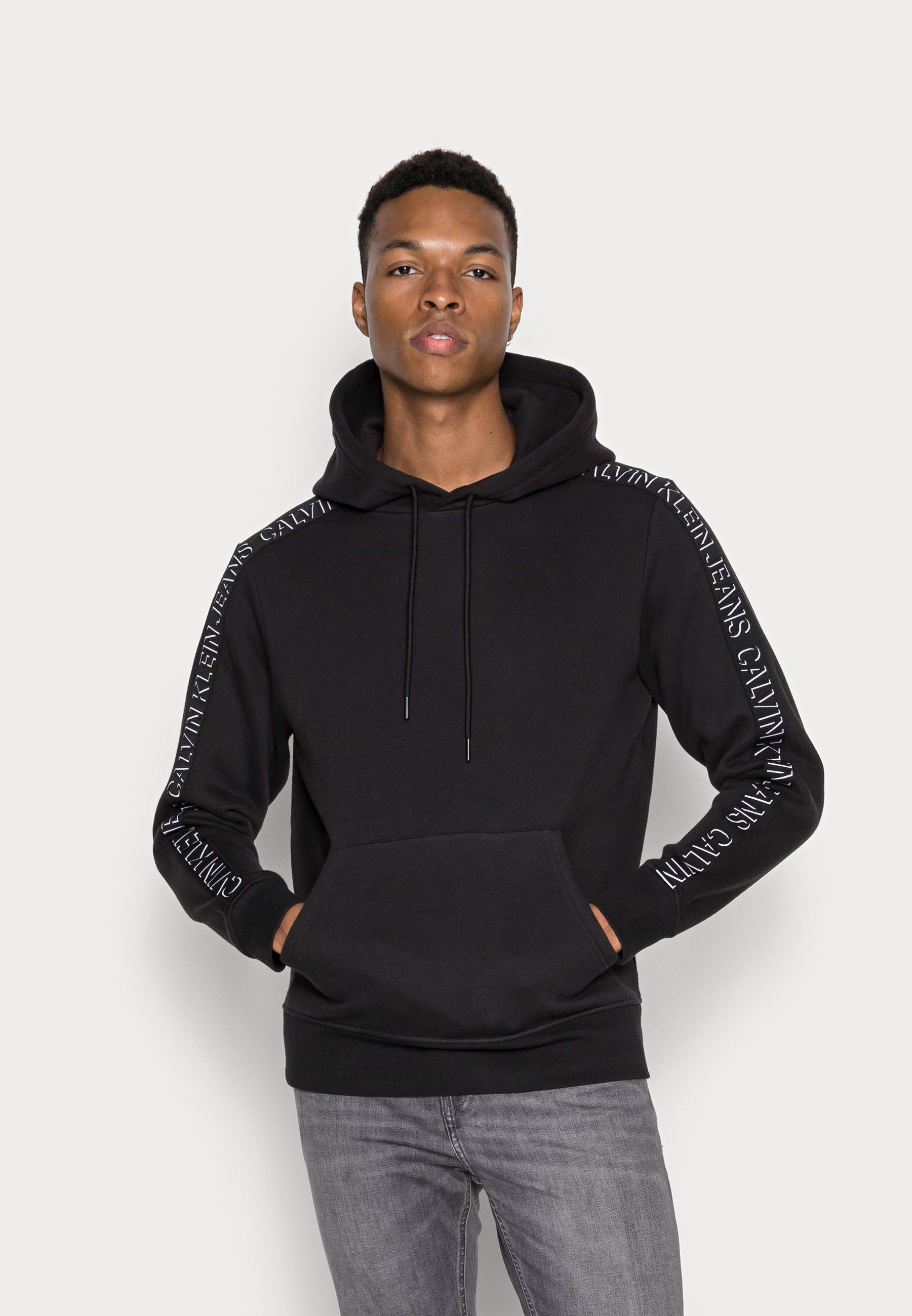 Calvin Klein Jeans SHADOW LOGO TAPE SLEEVES HOODIE - Felpa - black/nero -  Zalando.it