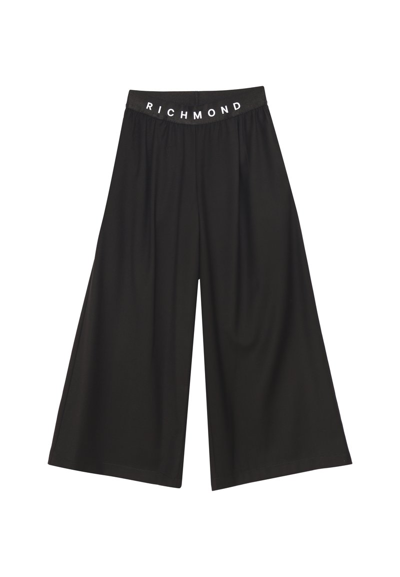 Pantaloni neri a gamba larga con una cintura elastica nera con la scritta "RICHMOND" in lettere bianche; tessuto morbido senza motivi visibili.