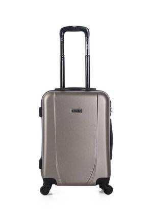 Maleta rígida en taupe metálico con ranuras diagonales, mango extensible negro, cuatro ruedas y un asa lateral.
