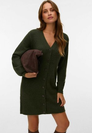 Vero Moda, KNITTED DRESS VMKARLA MIDI DRESS - Robe pull - forest night