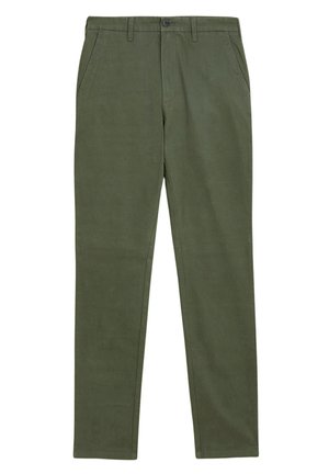 Pantalon slim vert olive avec passants de ceinture, poches latérales, fermeture par bouton et braguette zippée, posé à plat.