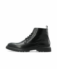 Bota de cuero negra a la altura del tobillo con puntera redonda, seis ojales y una lengüeta en la parte posterior, que presenta una suela texturizada para tracción y durabilidad.