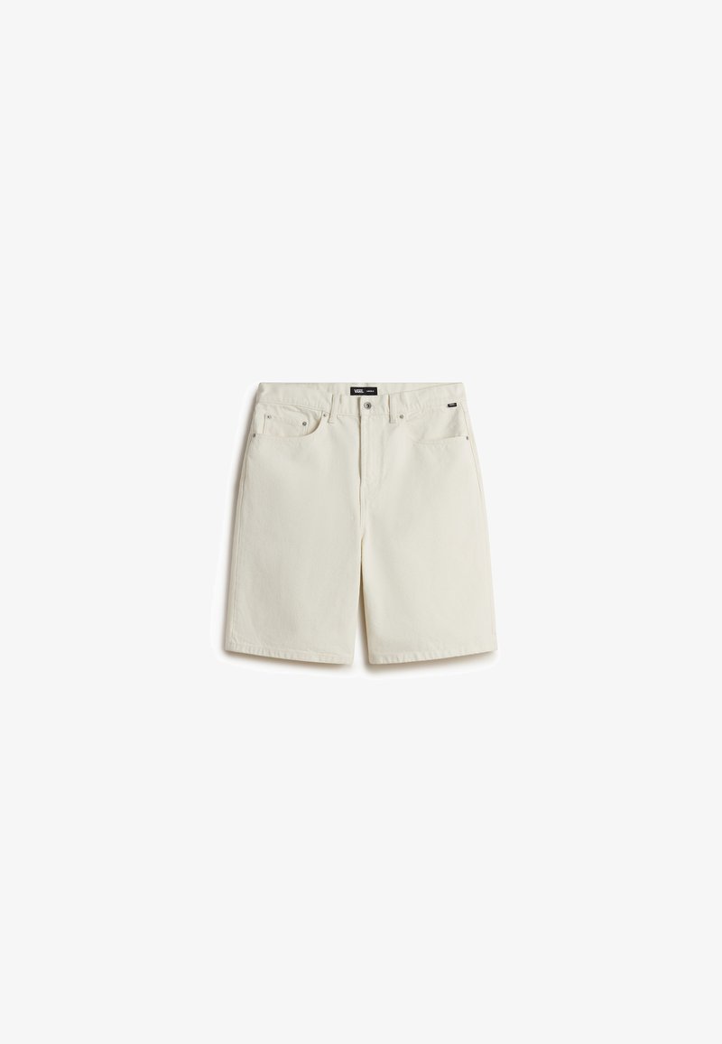 Shorts en denim blanc avec une coupe droite, dotés d'une fermeture à bouton, de cinq poches et d'une texture subtile. Compartiments pour utilité et confort.