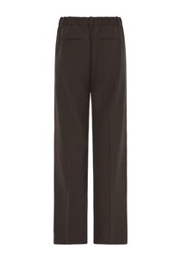 Pantalon marron foncé à jambes droites avec ceinture élastique et deux poches passepoilées arrière, vu de dos.
