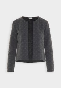Chaqueta gris oscuro con tela texturizada, cuello redondo, diseño de frente abierto y mangas largas; presenta un patrón sutil en toda la prenda.