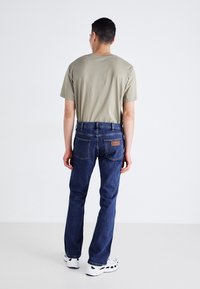 Wrangler HORIZON - Blugi drepți - soft fade