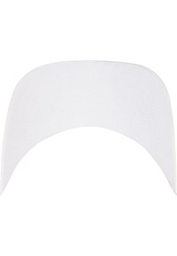 Hvid visor med en glat stofoverflade, afrundet form og en syet kant. Der er ingen logoer eller mønstre.