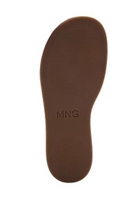 Intersuola di calzature marrone con una texture liscia, forma sagomata e motivi scanalati per una migliore aderenza. Include il logo "MNG" impresso.