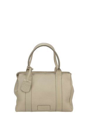 Beigefarbene Ledertasche mit zwei Griffen, strukturierter Oberfläche und einem hängenden Lederanhänger an einem Griff, vor weißem Hintergrund.