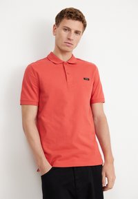 Calvin Klein BUTTON - Piké - baked apple