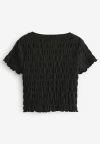 Schwarzes Cropped-Top mit einem strukturierten, zerknitterten Design, kurzen Ärmeln und einem runden Halsausschnitt. Die Kanten sind gewellt.