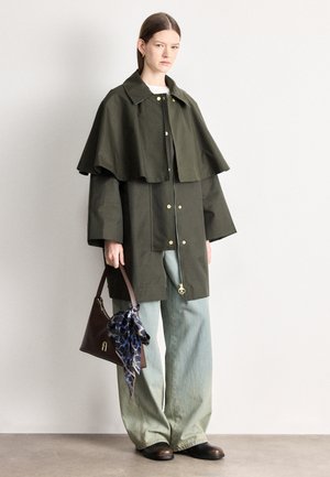 FIA - Klasyczny płaszcz