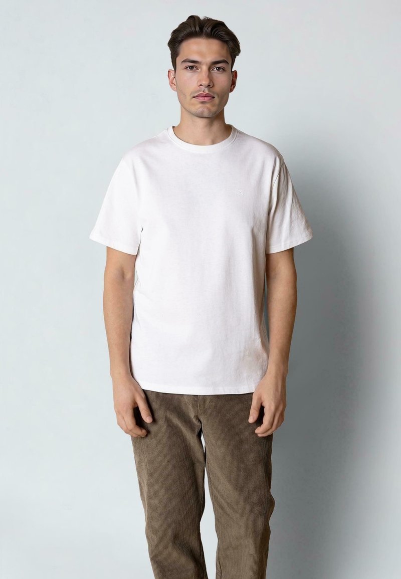 Clean Cut Copenhagen STABLE - Basic póló - white