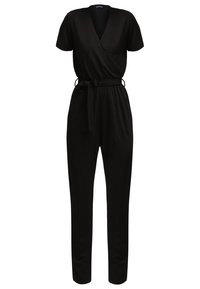 Combinaison courte noire à manches courtes, col en V, ceinture à la taille et pantalons longs et resserrés.