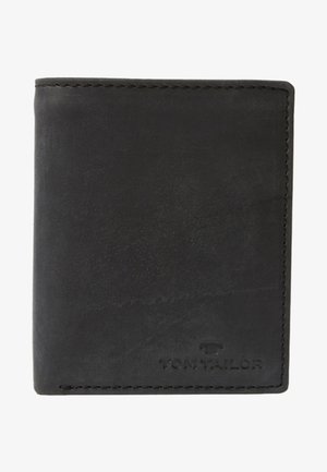 Schwarze Lederbörse mit strukturierter Oberfläche, ausgestattet mit einem gesteppten Rand und dem eingeprägten "TOM TAILOR"-Logo in der unteren rechten Ecke.