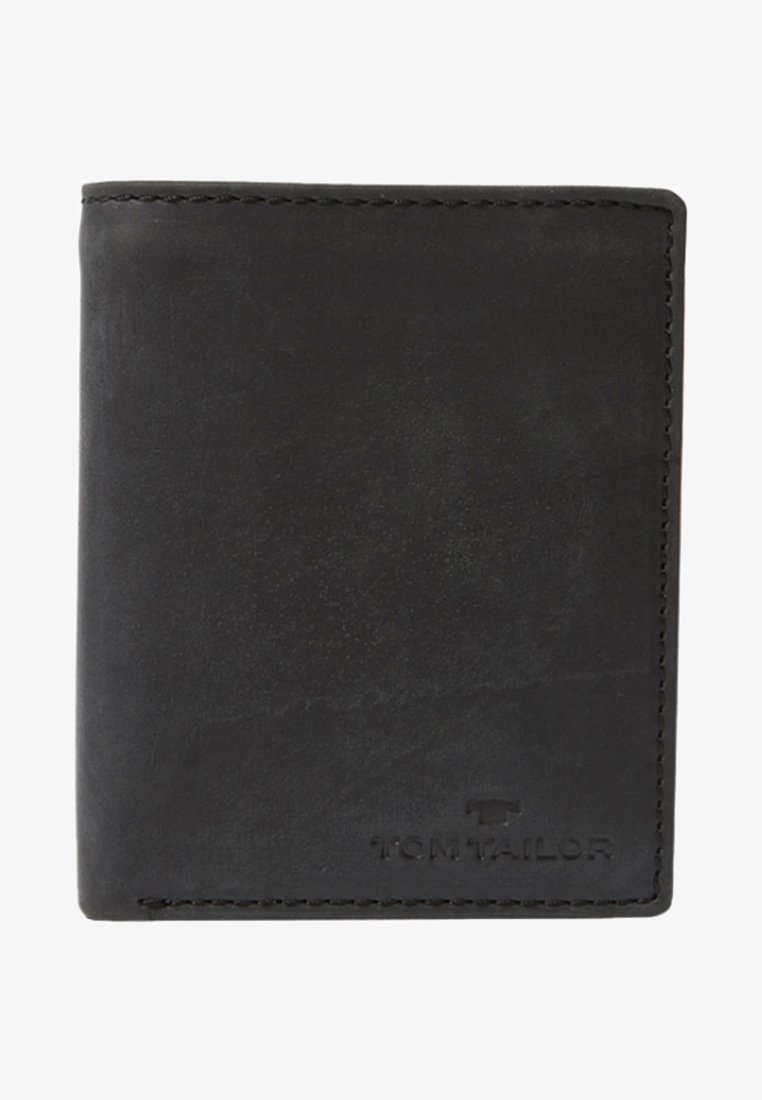 Černá kožená peněženka s texturovaným povrchem, zdobená prošívaným okrajem a embosovaným logem "TOM TAILOR" v pravém dolním rohu.