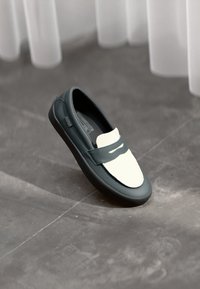 Vans SKATE LOAFER UNISEX - Baskets basses - dark forest