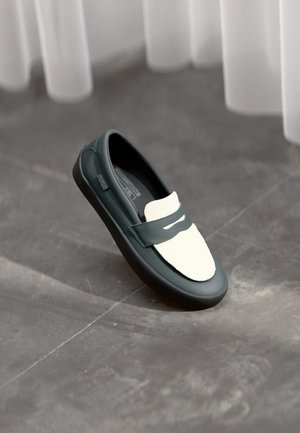 Vans SKATE LOAFER UNISEX - Trainers - dark forest