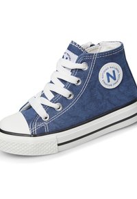 Modré denimové vysoké tenisky s bílými tkaničkami, gumovou špičkou a texturovanou podrážkou, se zaoblenou nášivkou loga a kontrastními švy.