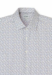 Weißes Hemd mit Knöpfen und einem kleinen, bunten Blattmuster in Blau, Grün und Weinrot. Verfügt über einen klassischen Kragen und eine figurbetonte Passform.