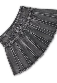 Mørkegrå plisseret denimnederdel med hvide sømme, metaløjer langs linningen og broderet blomsterdesign på forsiden af linningen.