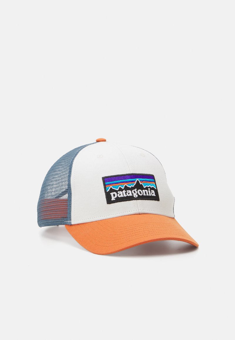 Patagonia P-6 LOGO LOPRO TRUCKER HAT UNISEX - Cap - white/redtail rust