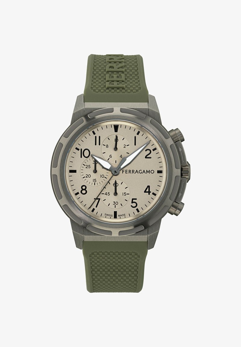 Reloj cronógrafo Ferragamo con esfera plateada, tres subesferas, caja de acero inoxidable y correa de goma verde con acentos texturizados.