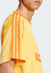 adidas Originals ADICOLOR - Print T-shirt - real gold