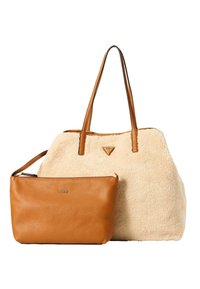 Borsa a tracolla realizzata in pelliccia sintetica crema con dettagli e manici in pelle marrone; include una pochette più piccola in pelle marrone con zip.